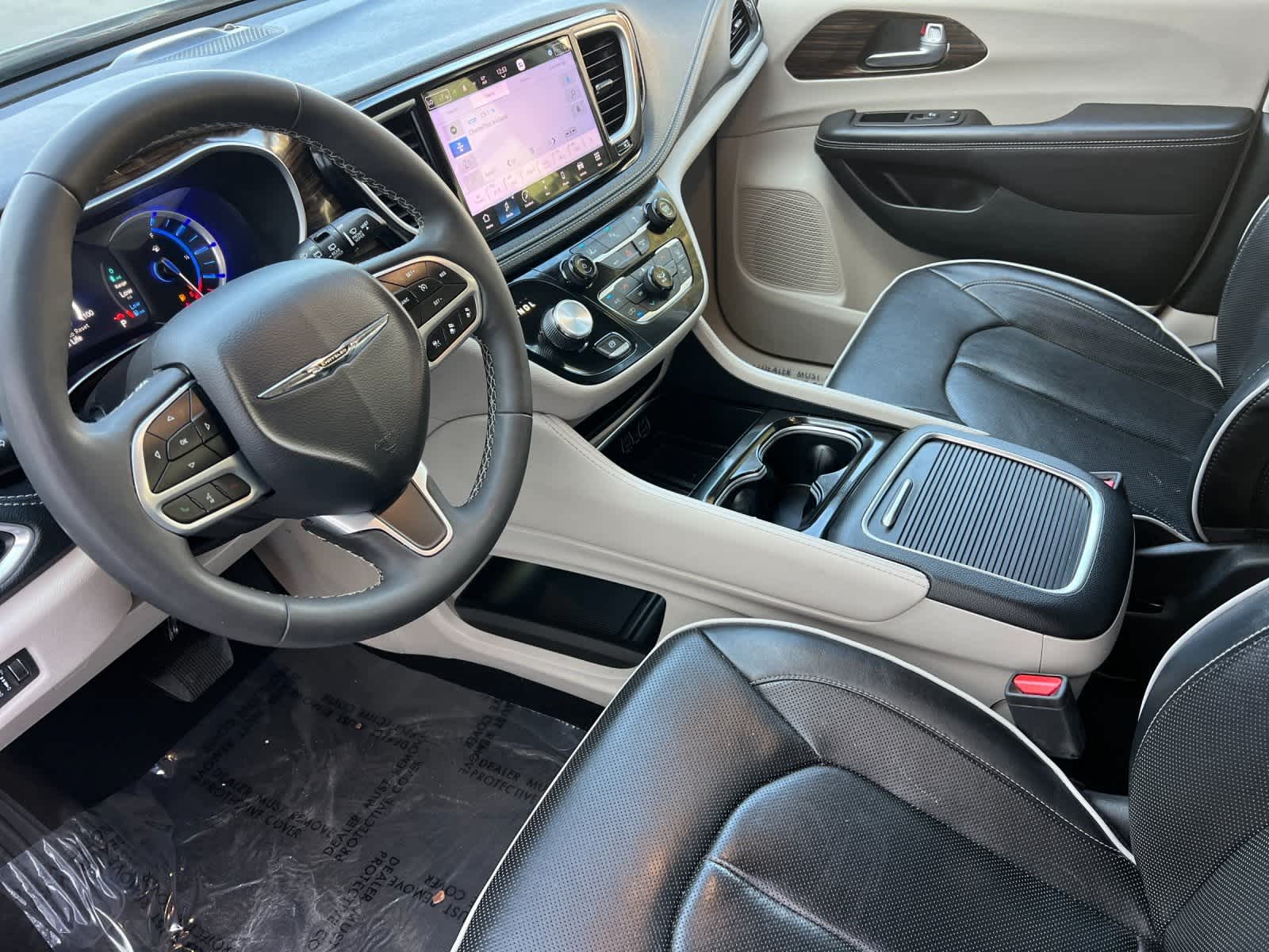 Thumbnail: 2023 Chrysler Pacifica - 12