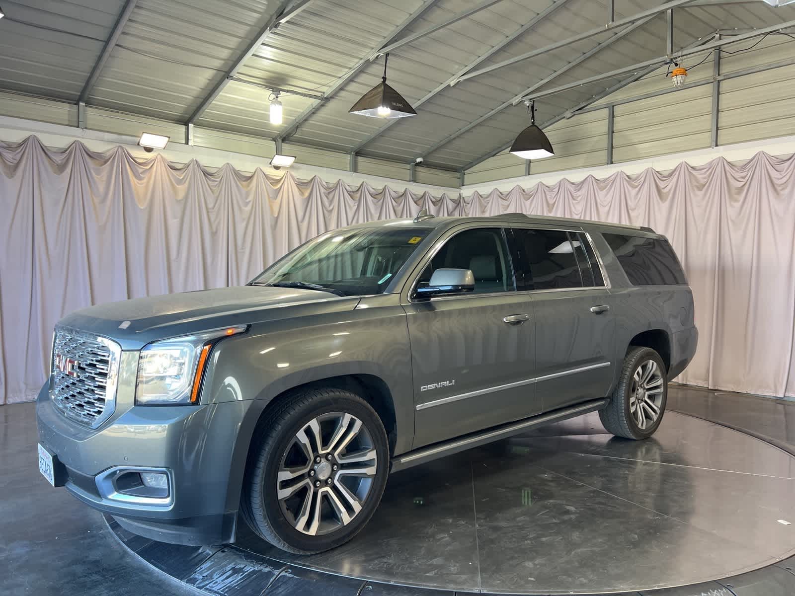 Thumbnail: 2018 GMC Yukon XL - 3