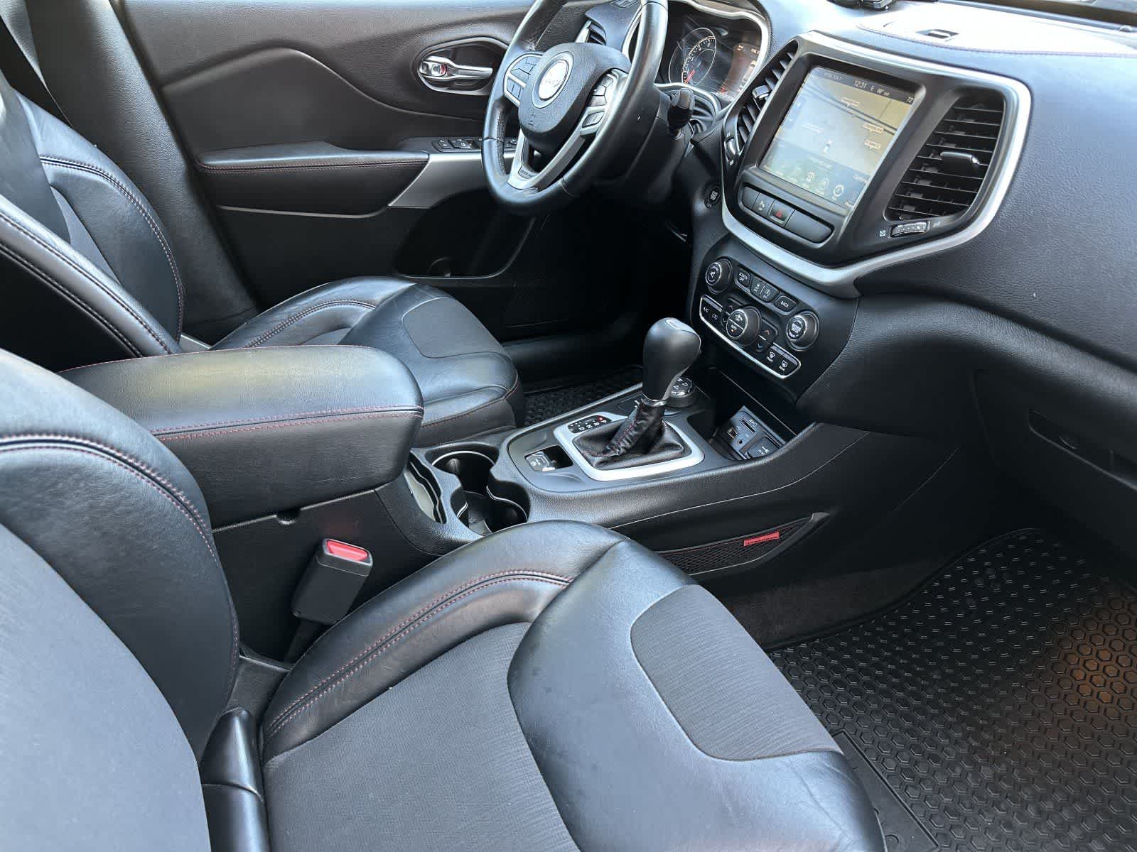 Thumbnail: 2017 Jeep Cherokee - 17