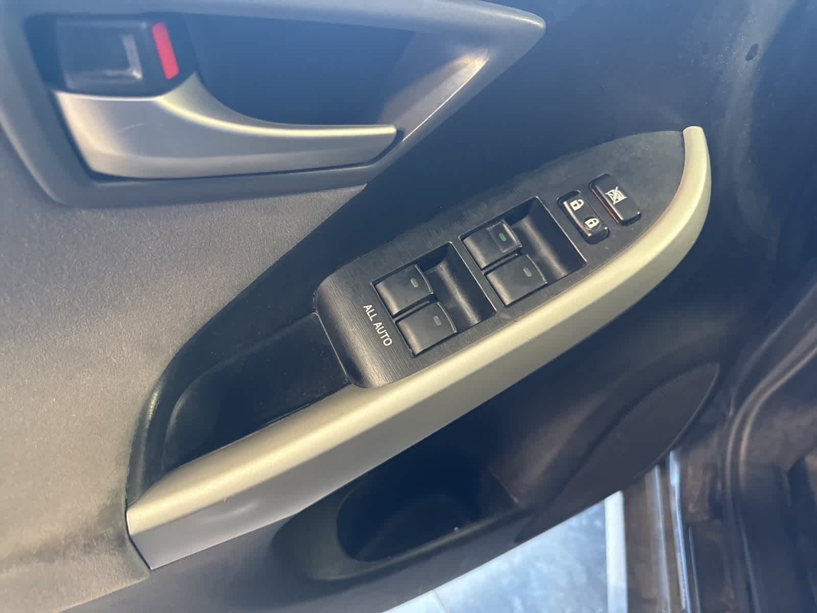 Thumbnail: 2014 Toyota Prius - 16