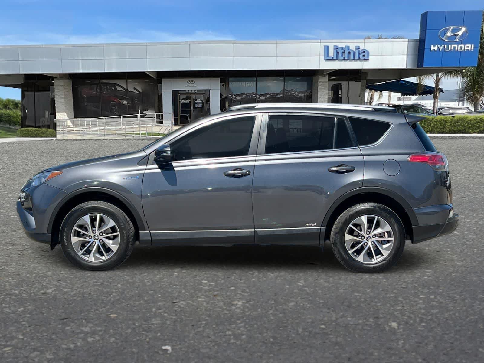 Thumbnail: 2017 Toyota RAV4 - 6