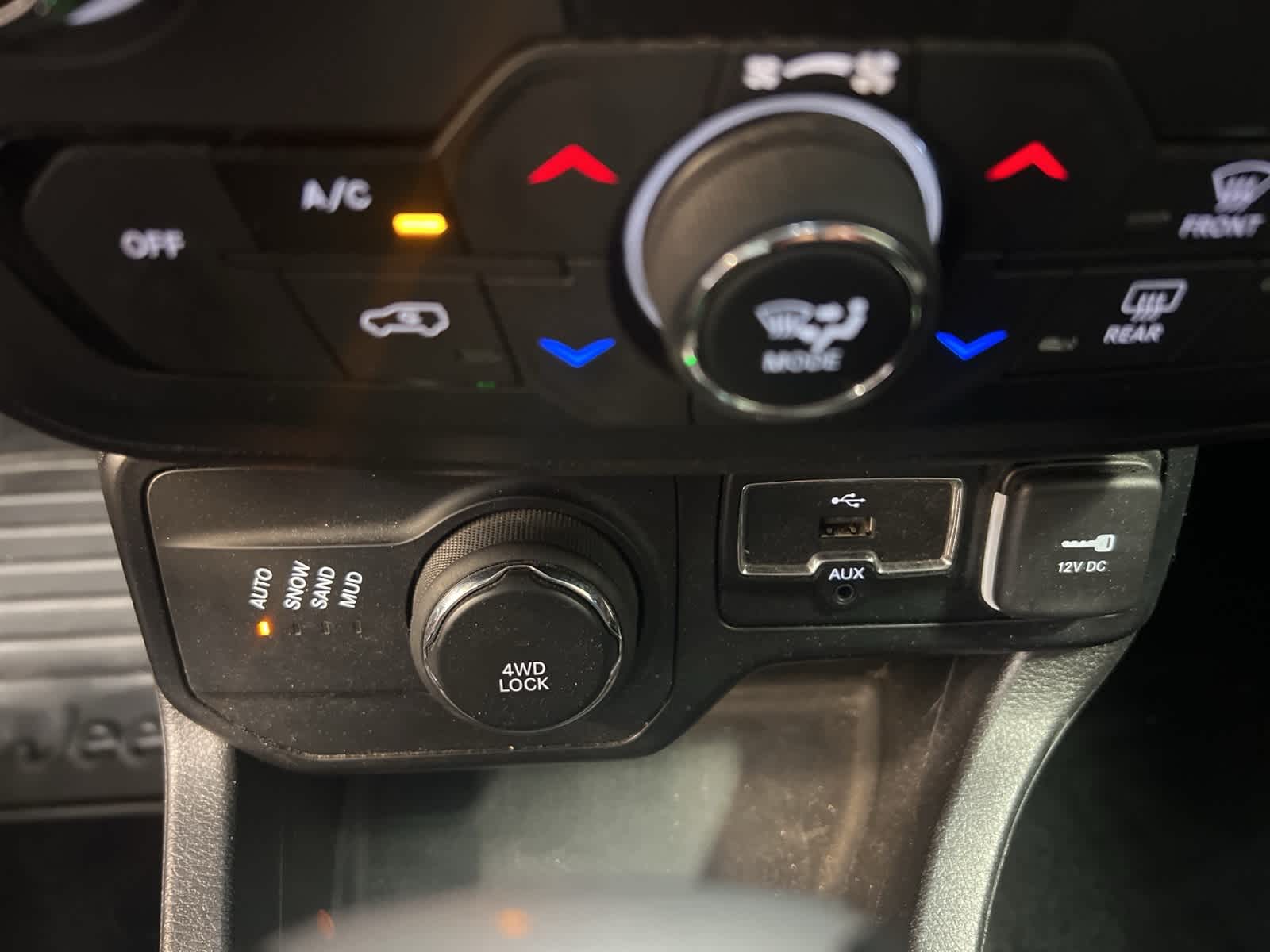 Thumbnail: 2018 Jeep Renegade - 23