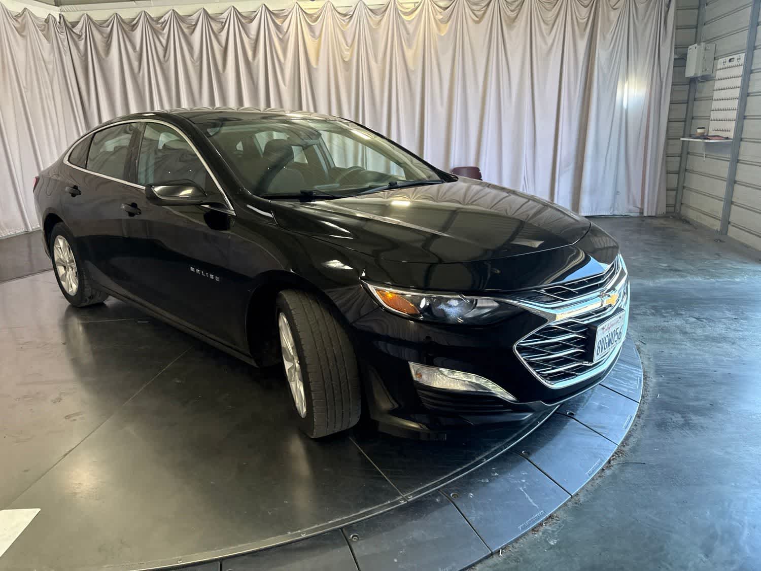 2021 Chevrolet Malibu LT photo 2