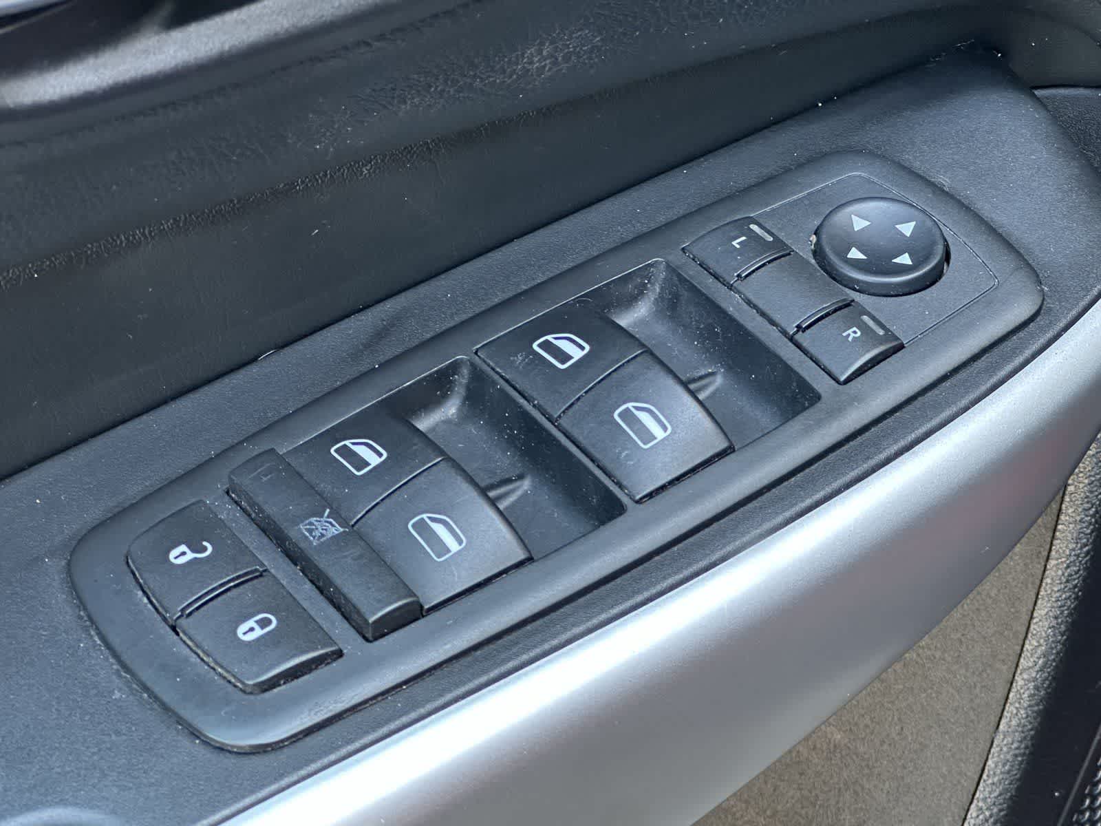 Thumbnail: 2017 Jeep Cherokee - 14