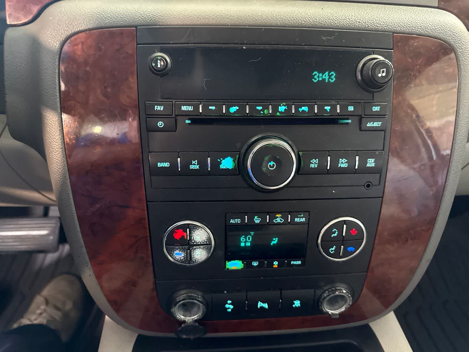 Thumbnail: 2011 Chevrolet Tahoe - 26