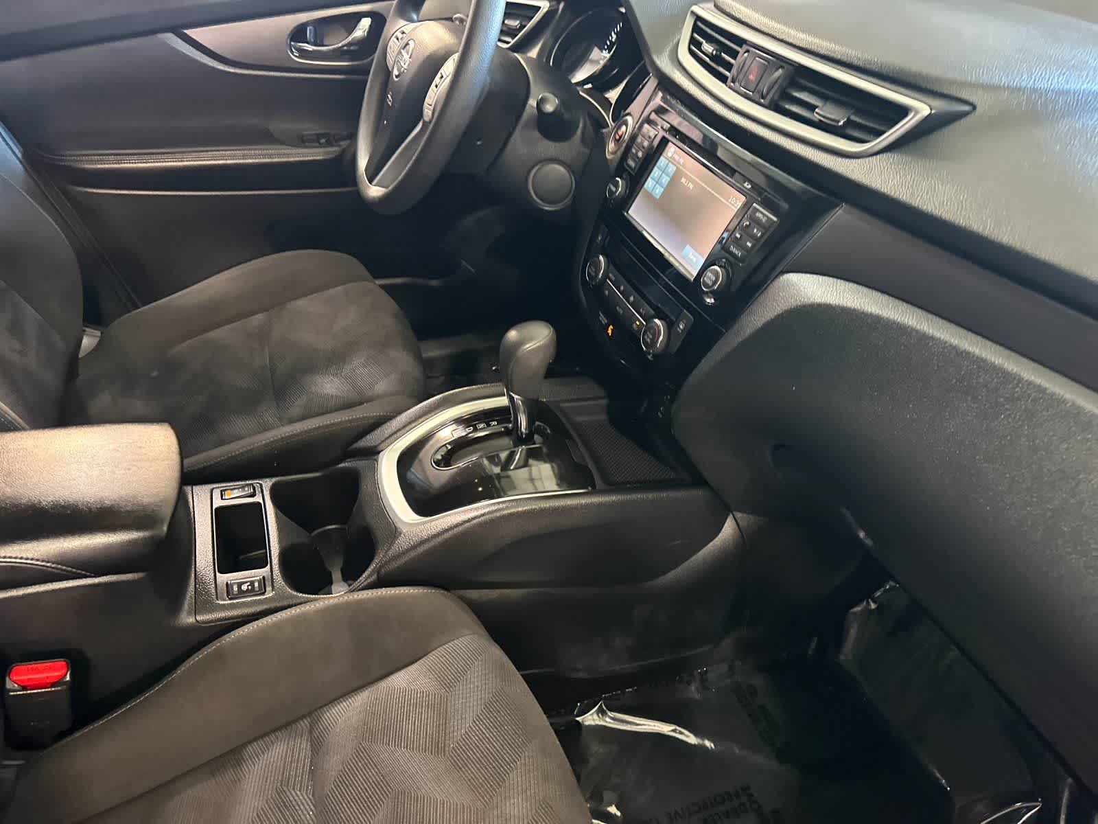 Thumbnail: 2015 Nissan Rogue - 16