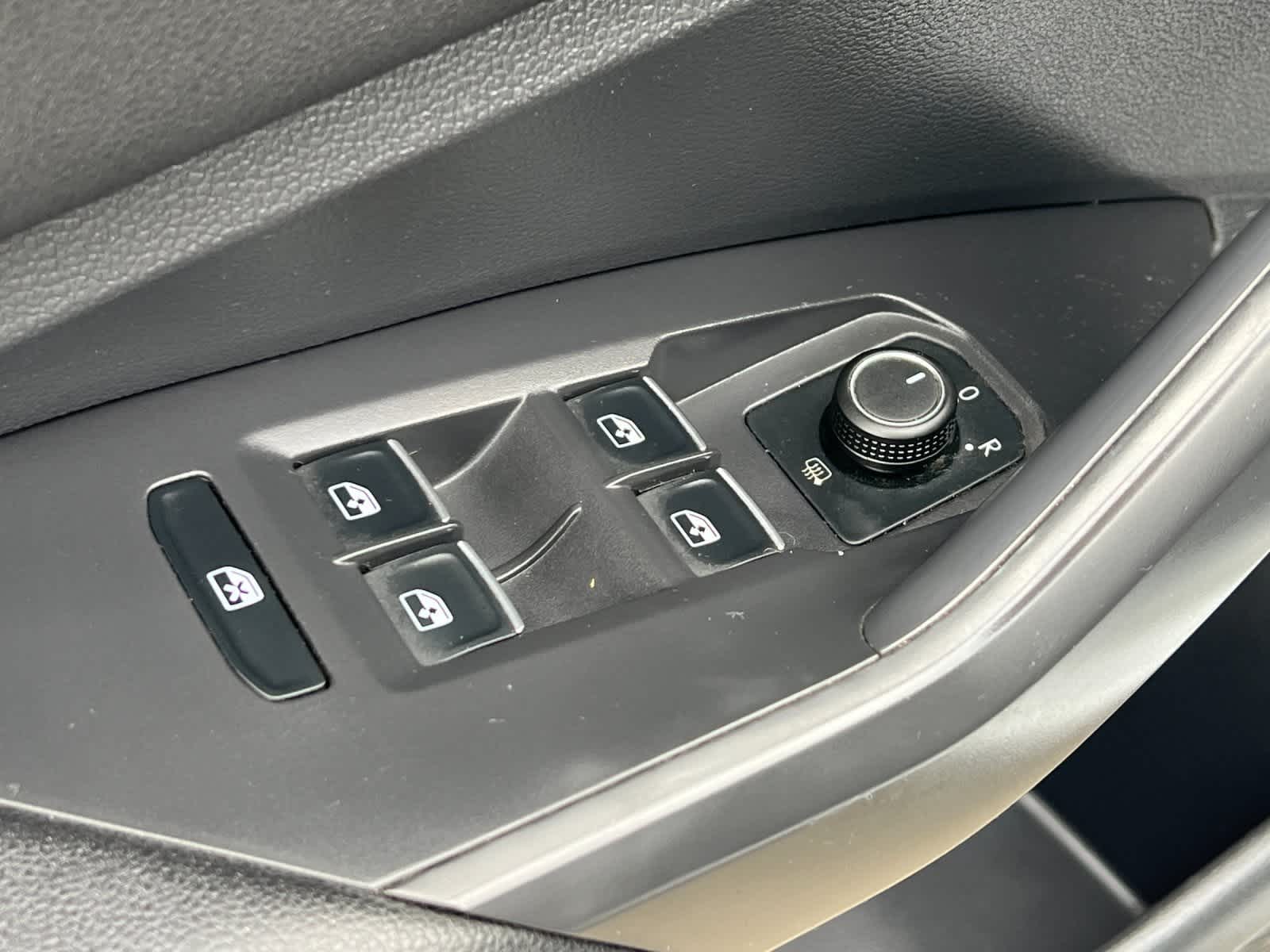 Thumbnail: 2021 Volkswagen Jetta - 14