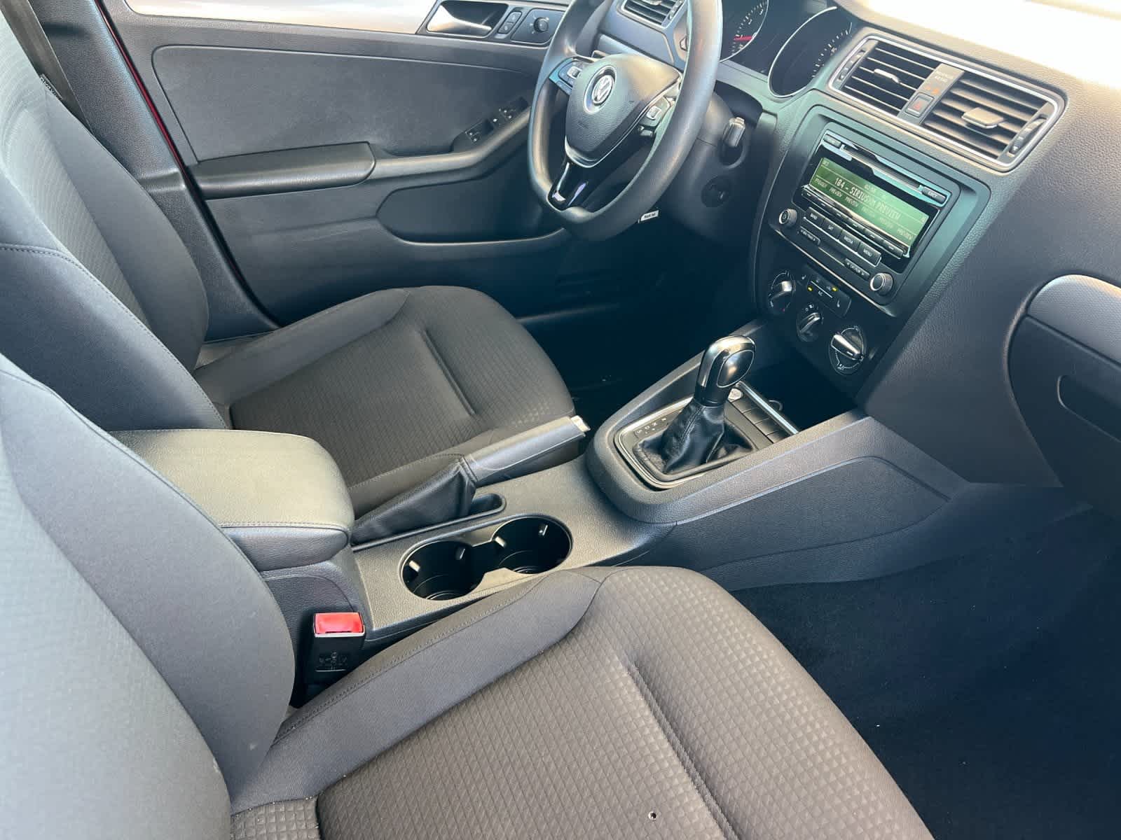 Thumbnail: 2015 Volkswagen Jetta - 16