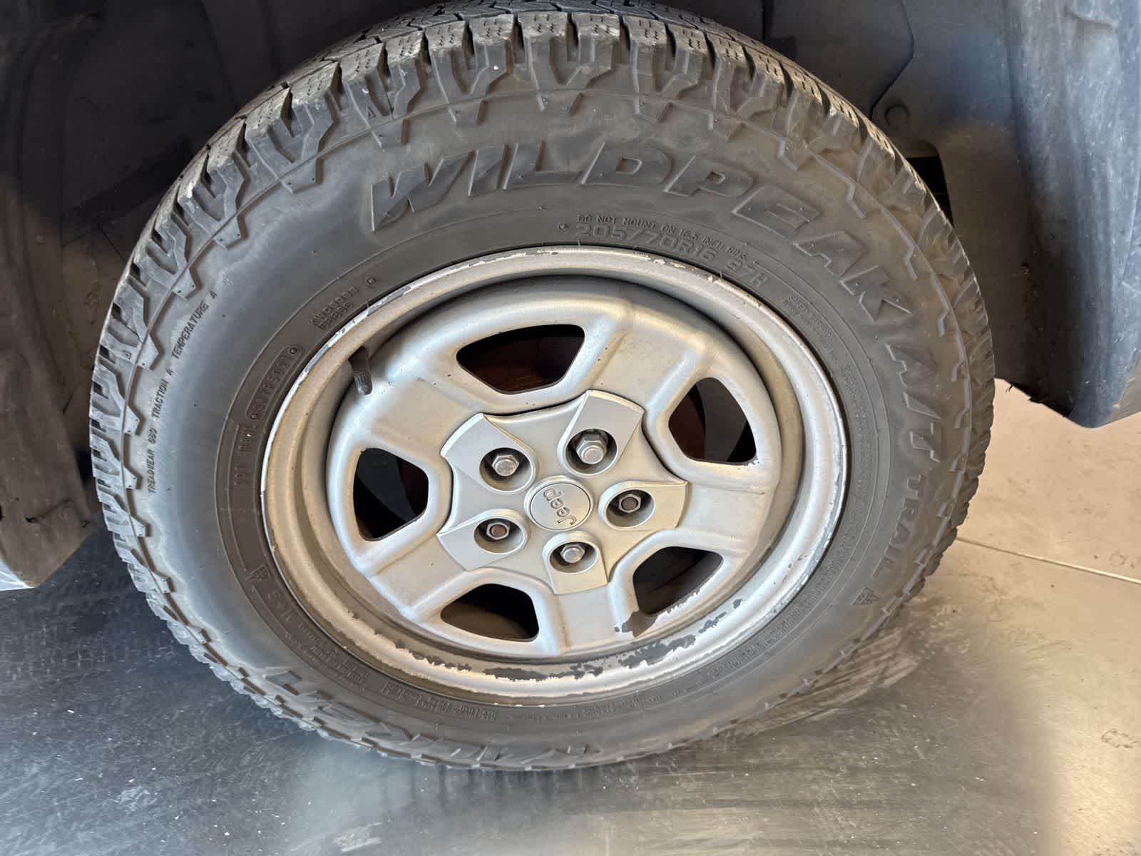 Thumbnail: 2015 Jeep Patriot - 9