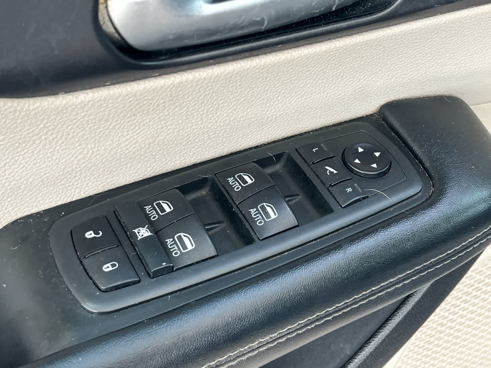 Thumbnail: 2020 Chrysler Pacifica - 14