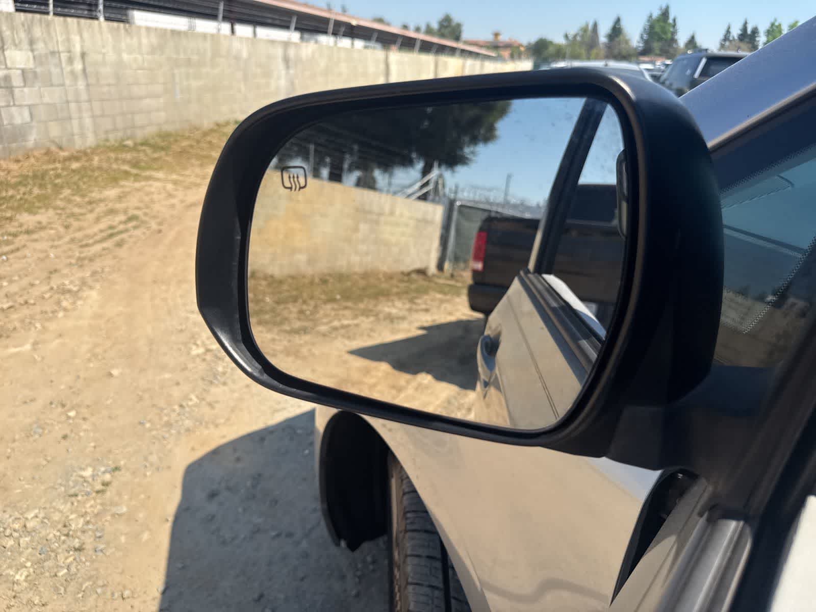 Thumbnail: 2012 Toyota Sienna - 18