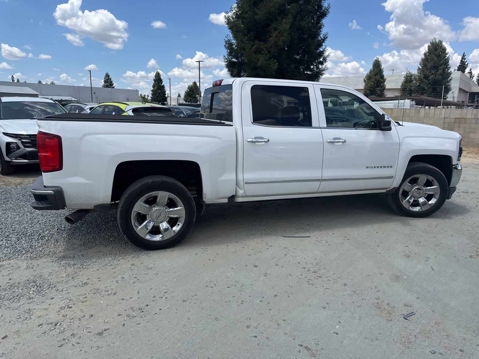 Thumbnail: 2017 Chevrolet Silverado 1500 - 3