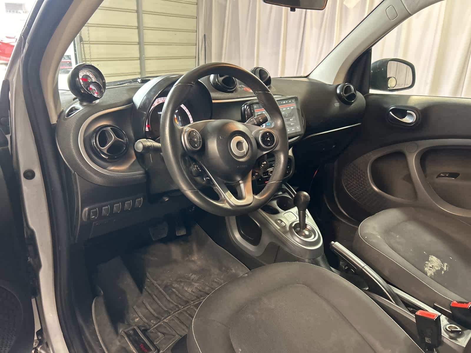 Thumbnail: 2016 smart fortwo - 18