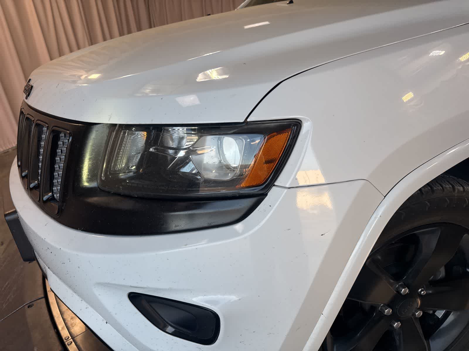 Thumbnail: 2015 Jeep Grand Cherokee - 9