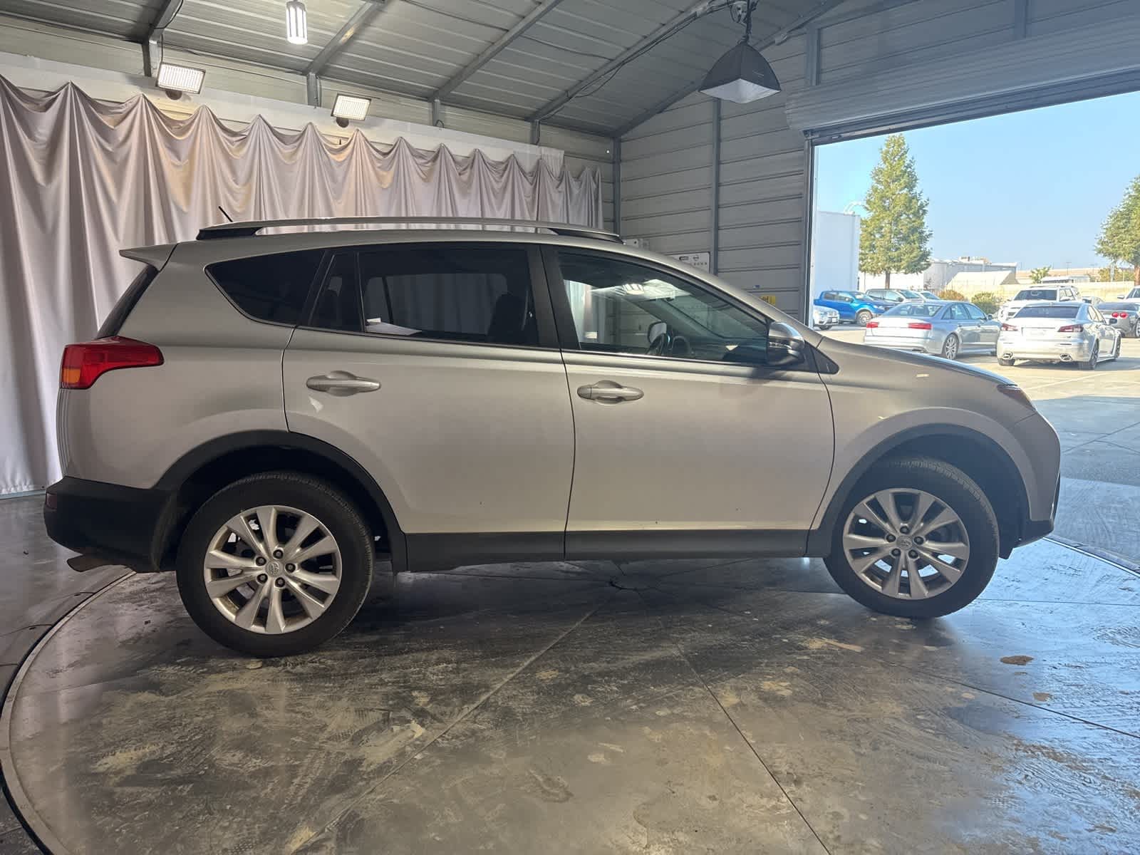 Thumbnail: 2014 Toyota RAV4 - 4