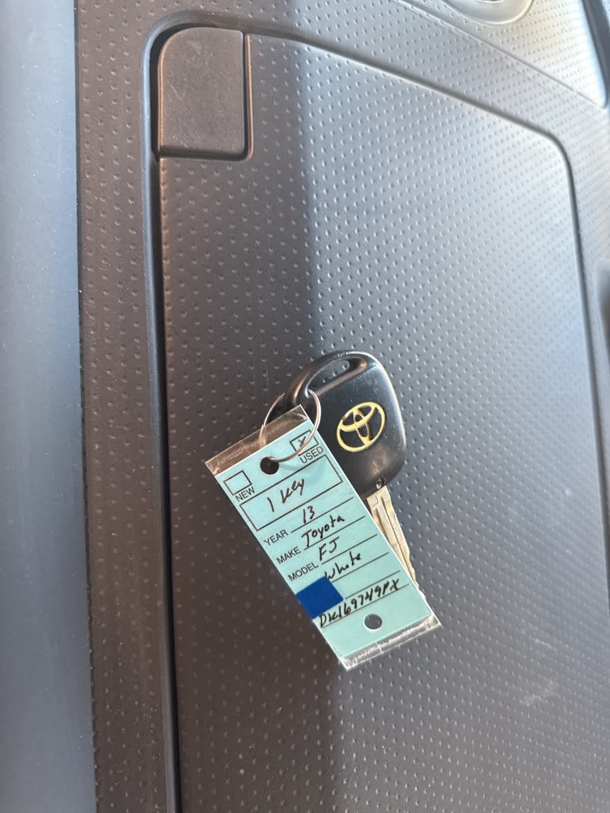 Thumbnail: 2013 Toyota FJ Cruiser - 21