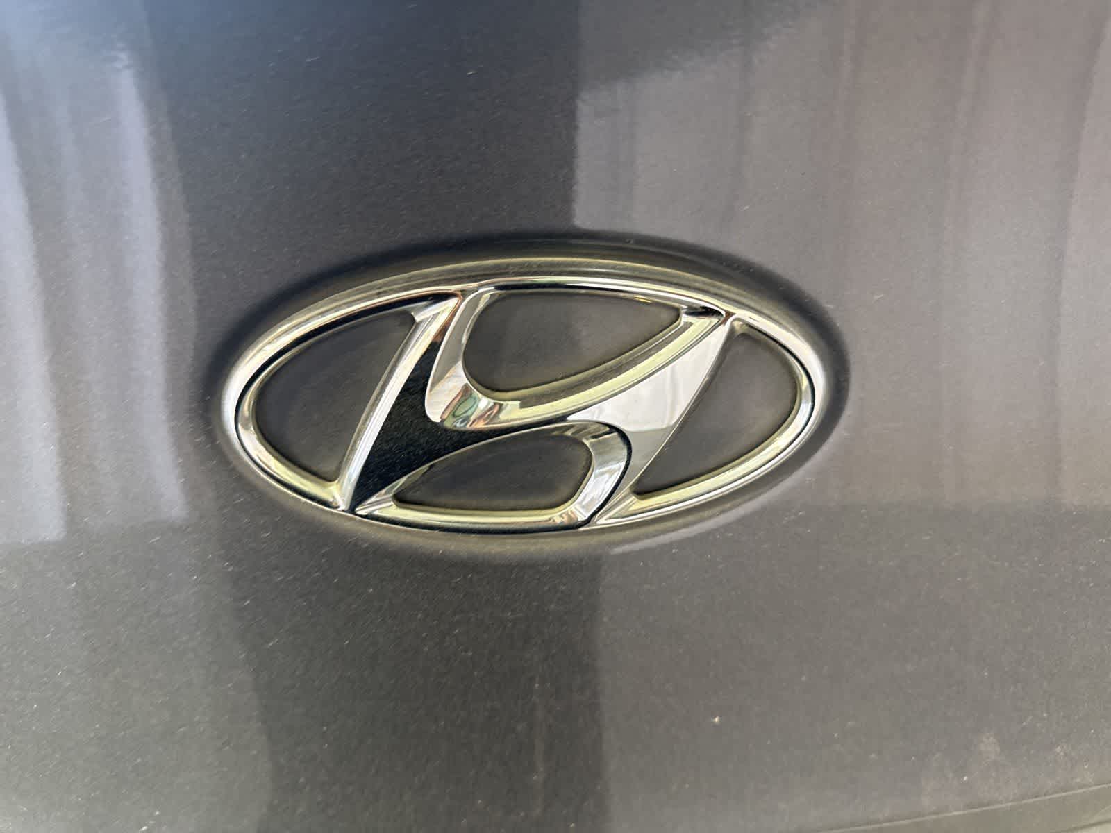 Thumbnail: 2014 Hyundai Genesis - 11