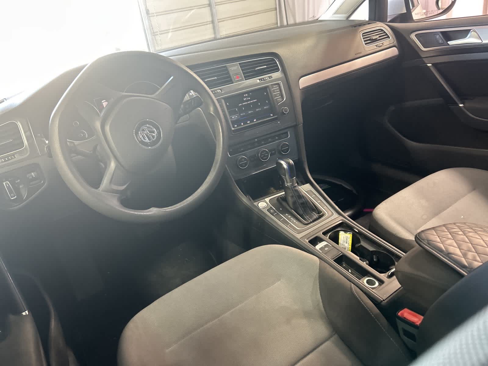 Thumbnail: 2016 Volkswagen e-Golf - 22