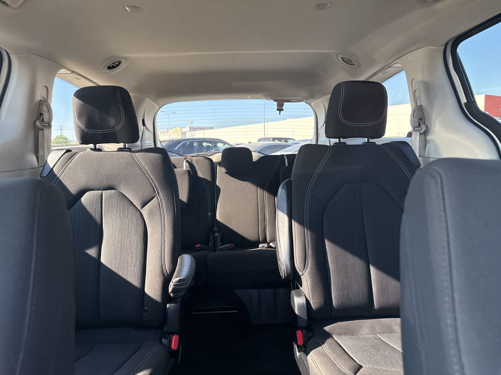 Thumbnail: 2023 Chrysler Voyager - 19