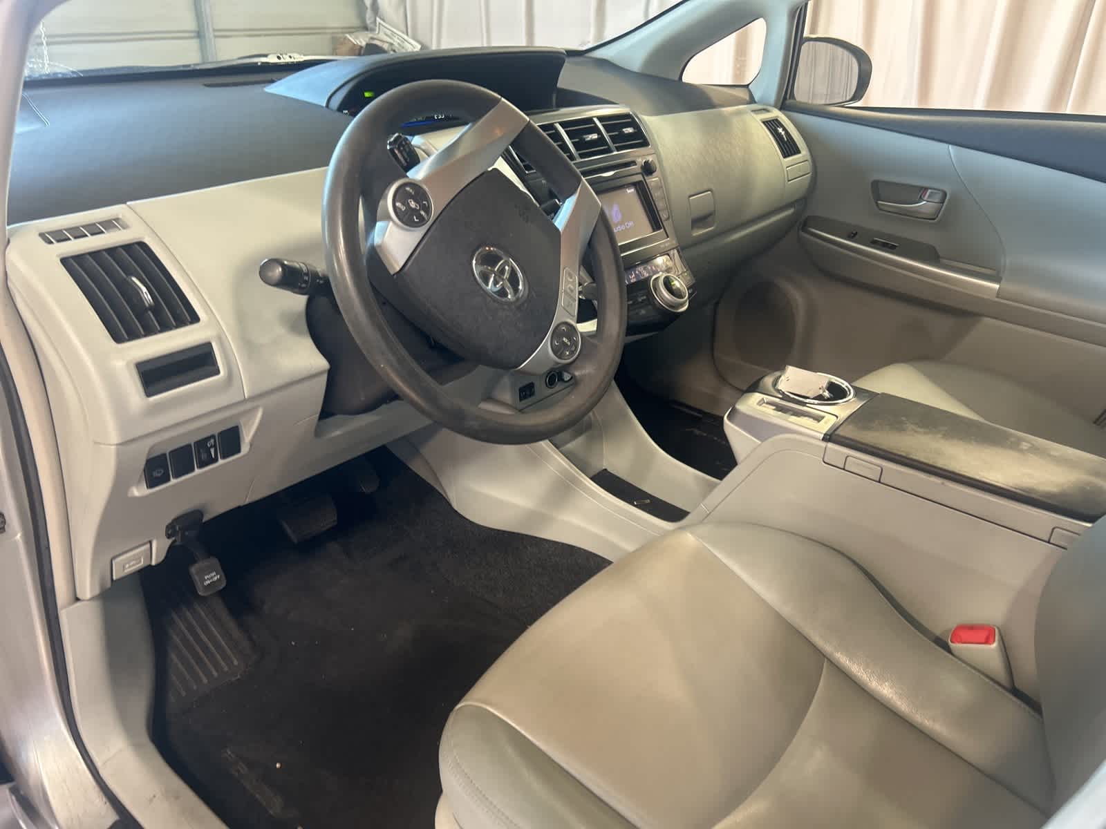 Thumbnail: 2012 Toyota Prius v - 23