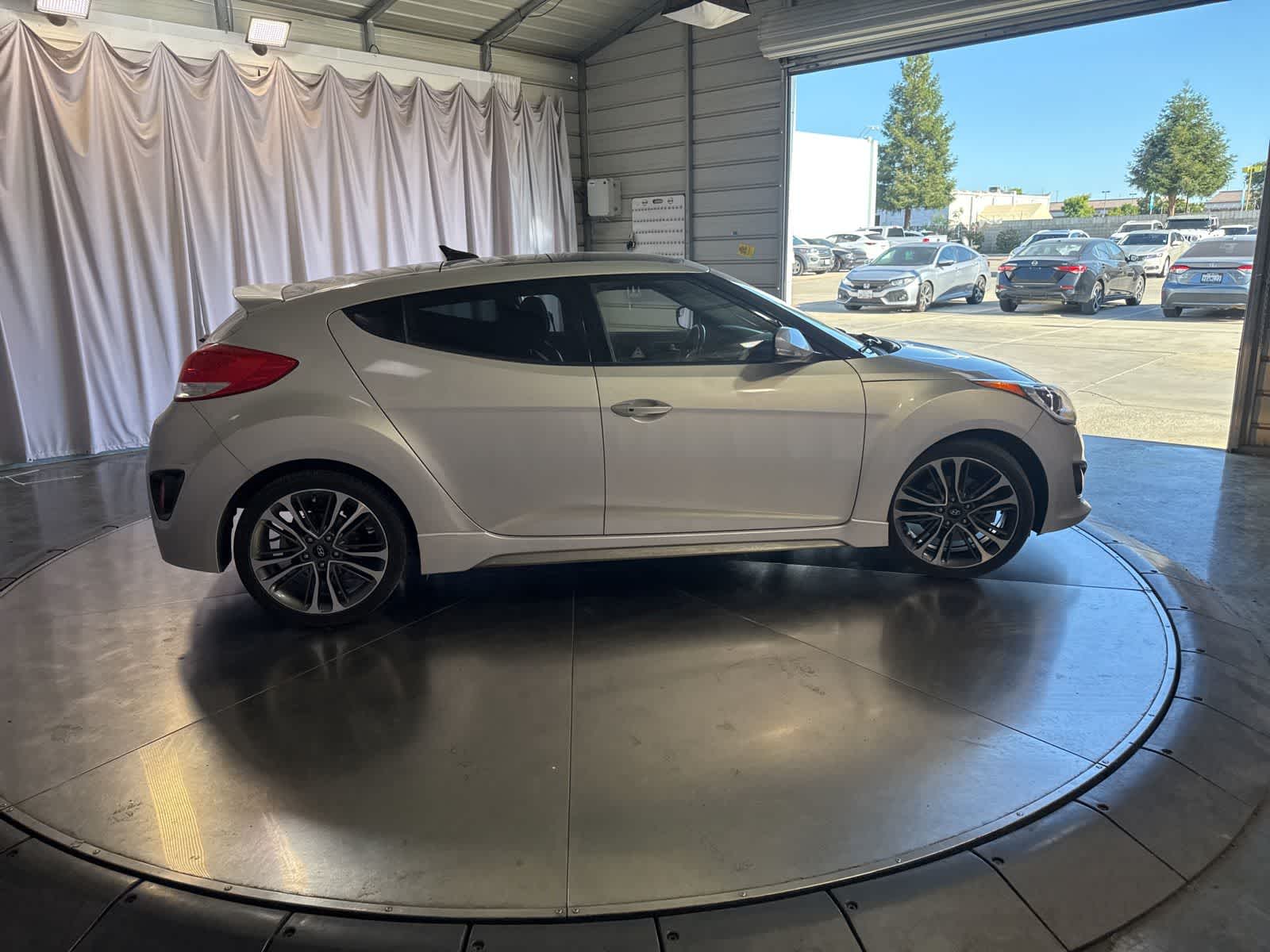Thumbnail: 2016 Hyundai Veloster - 4