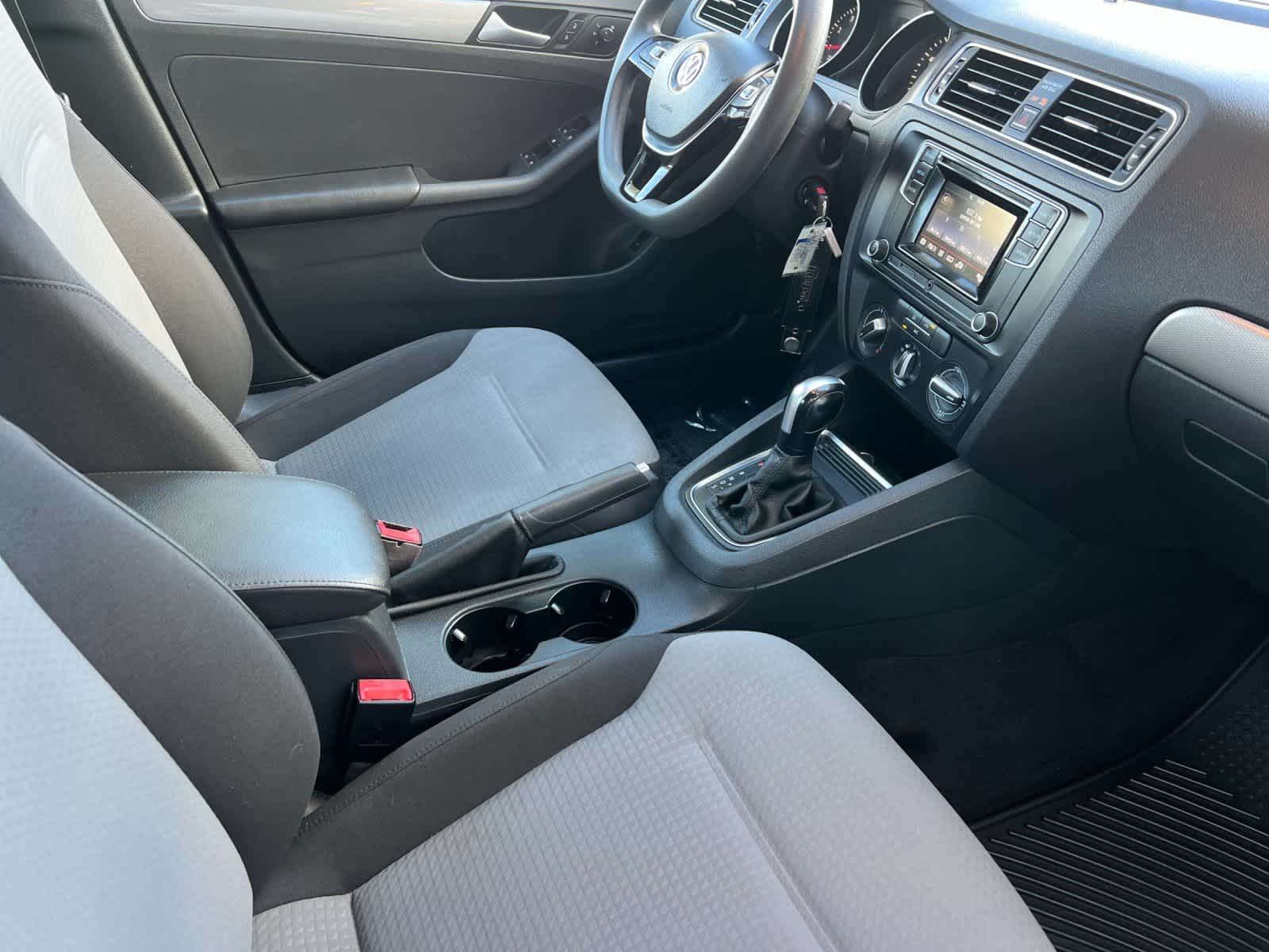 Thumbnail: 2017 Volkswagen Jetta - 16