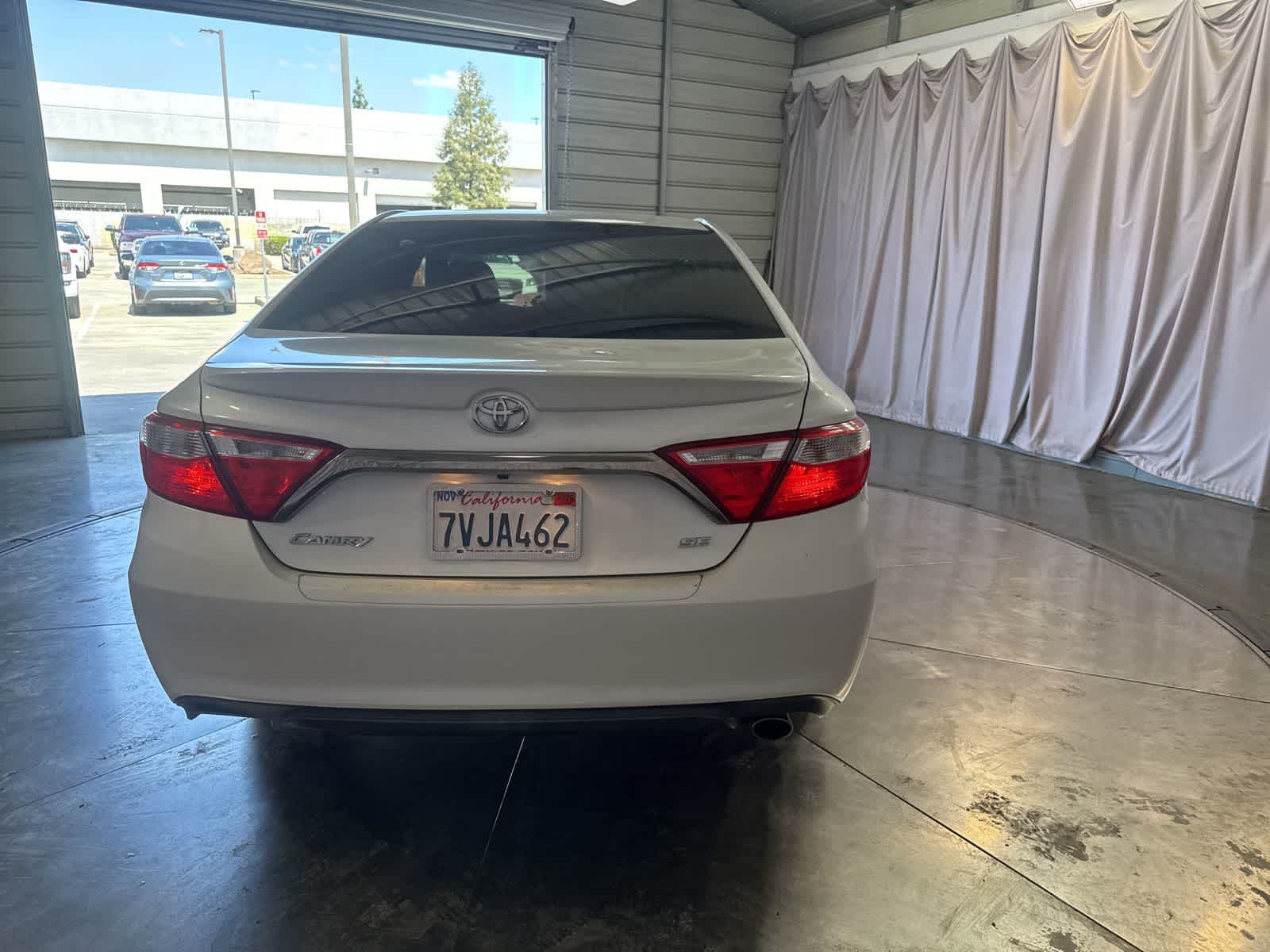 2017 Toyota Camry SE photo 5