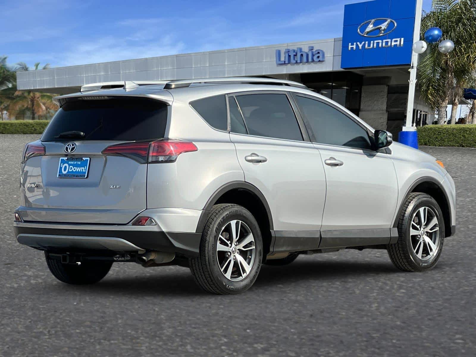 Thumbnail: 2018 Toyota RAV4 - 3