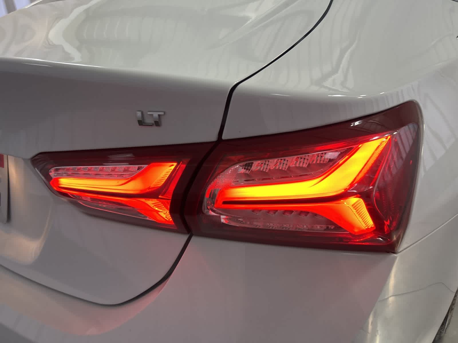 Thumbnail: 2022 Chevrolet Malibu - 10