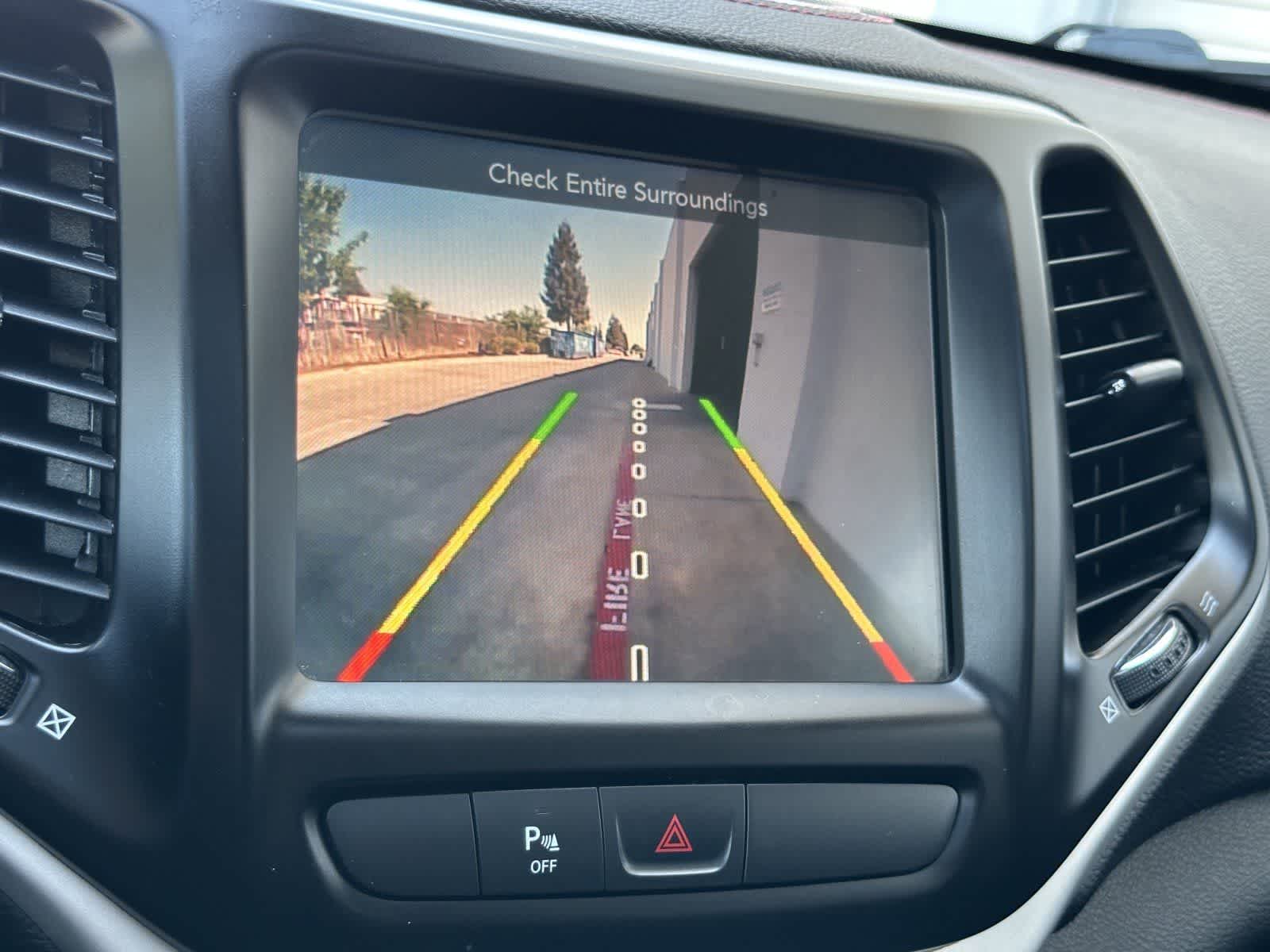 Thumbnail: 2017 Jeep Cherokee - 21