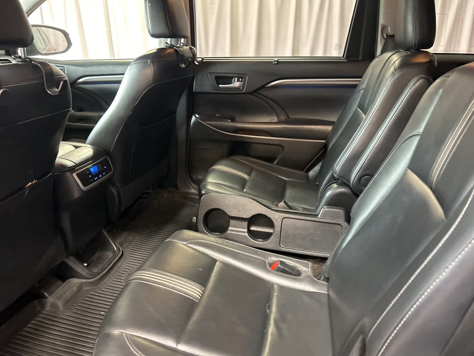 Thumbnail: 2017 Toyota Highlander - 20