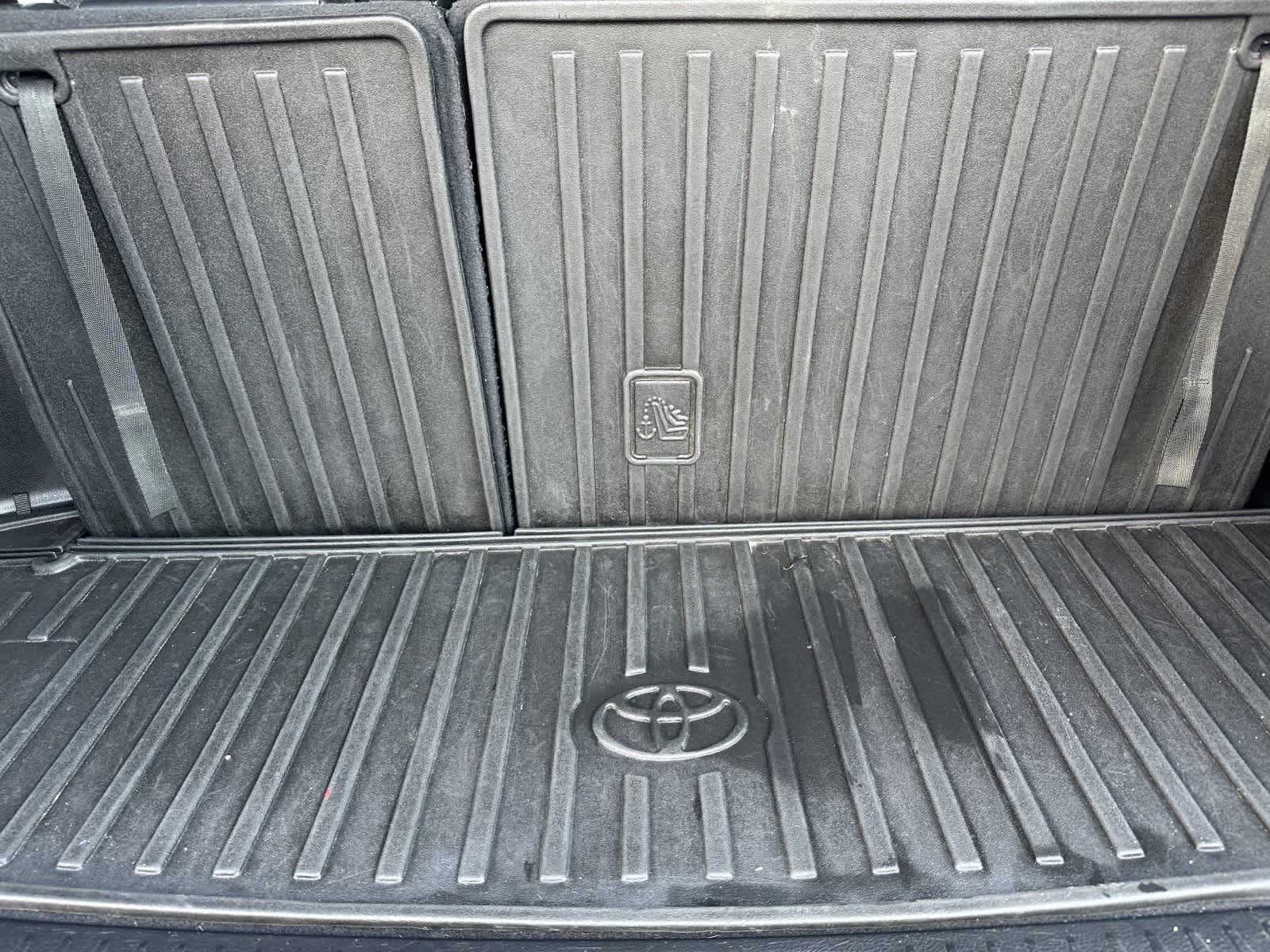 Thumbnail: 2019 Toyota Highlander - 16