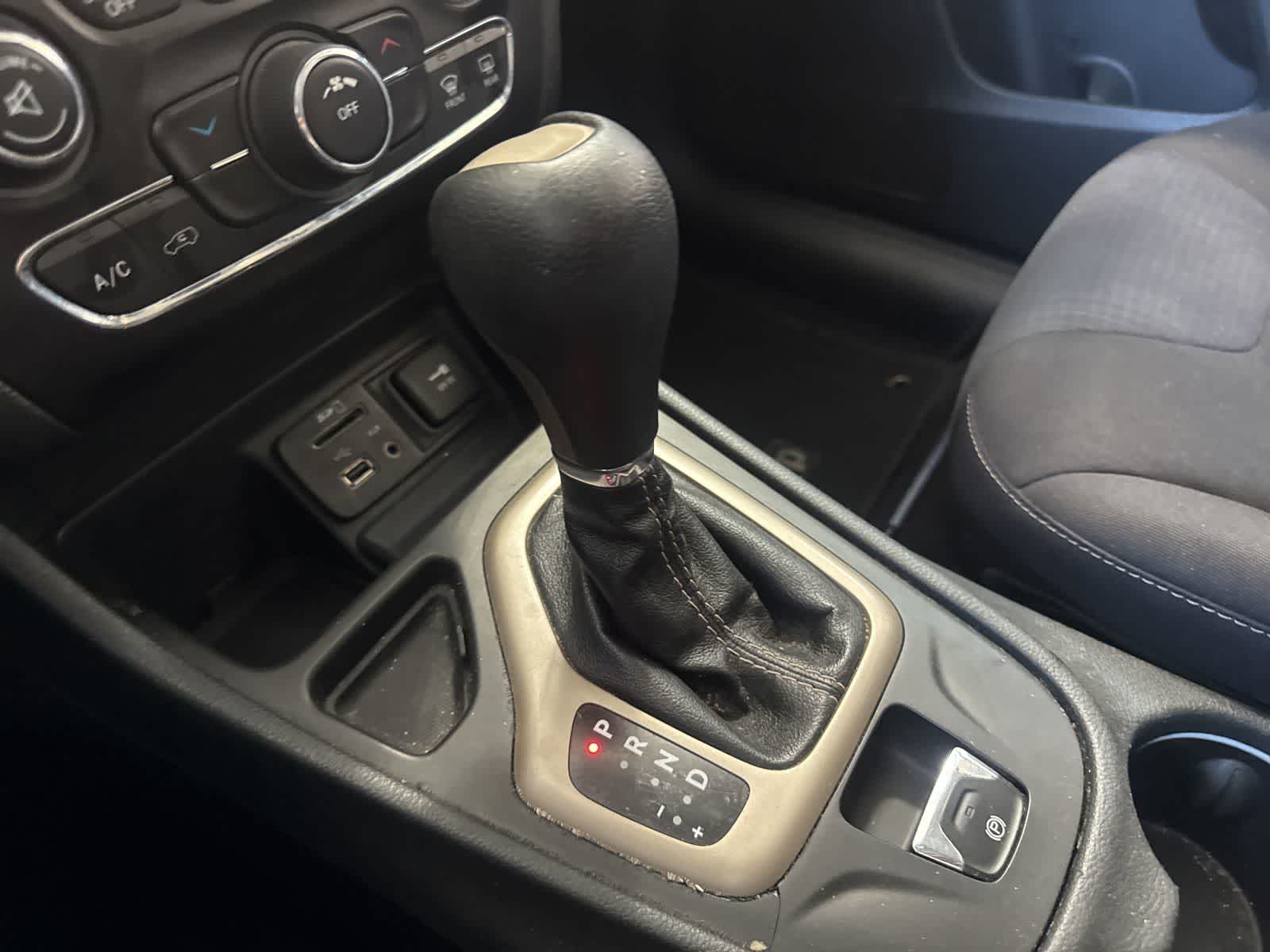 Thumbnail: 2015 Jeep Cherokee - 27