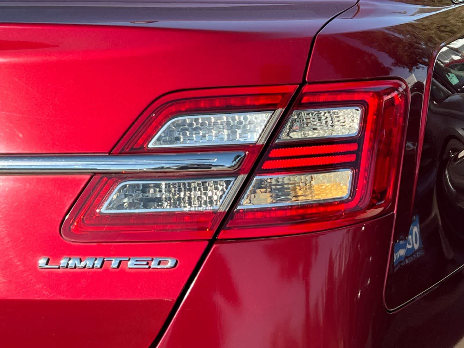 Thumbnail: 2018 Ford Taurus - 26