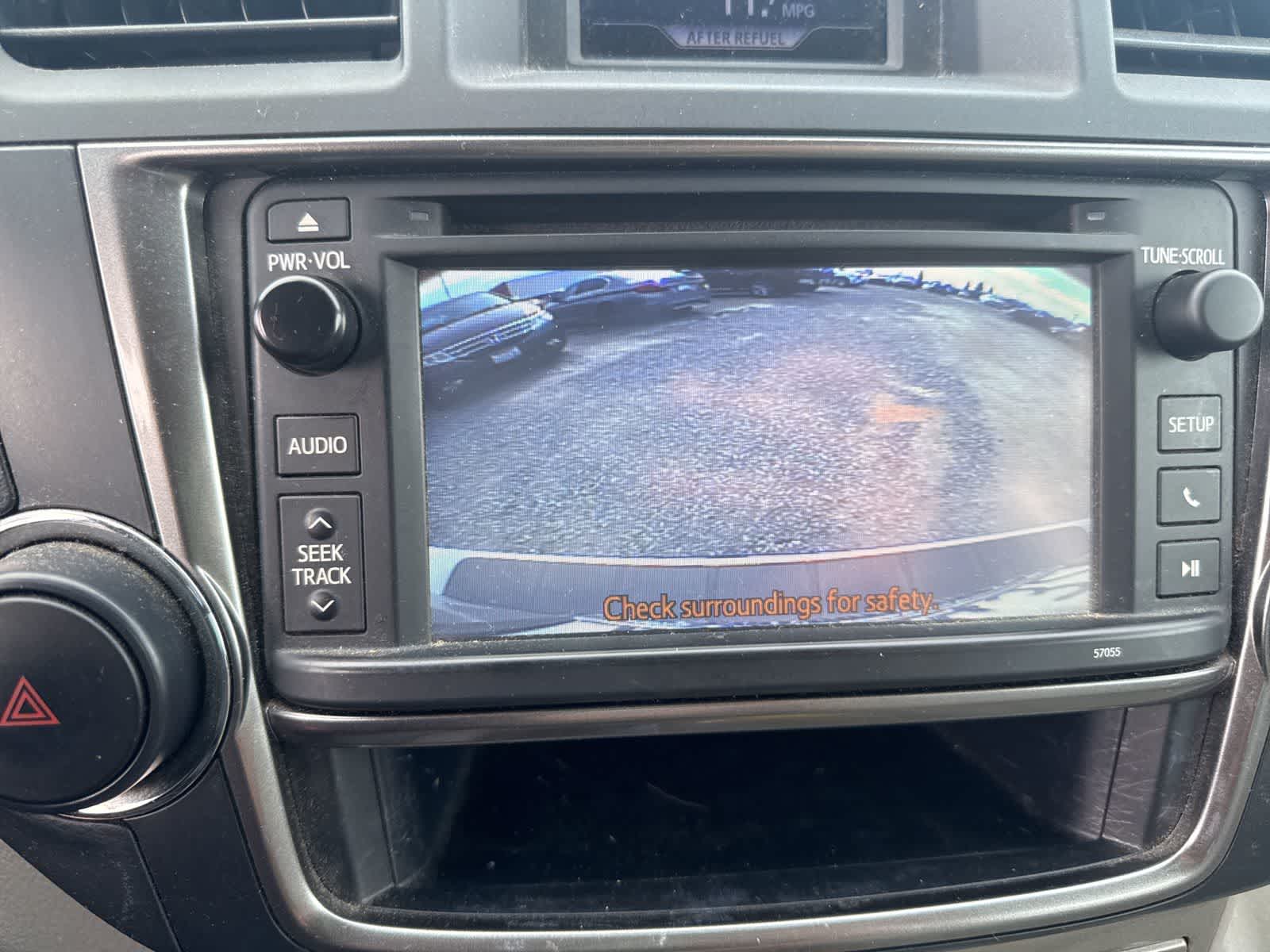 Thumbnail: 2013 Toyota Highlander - 25