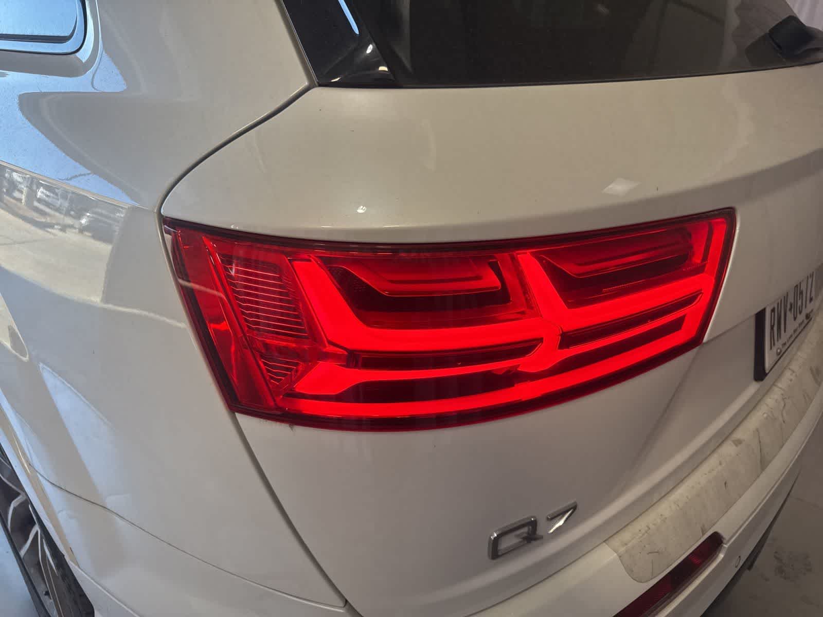 Thumbnail: 2017 Audi Q7 - 11