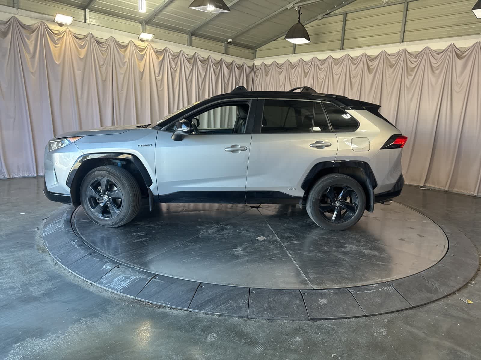 Thumbnail: 2021 Toyota RAV4 - 8