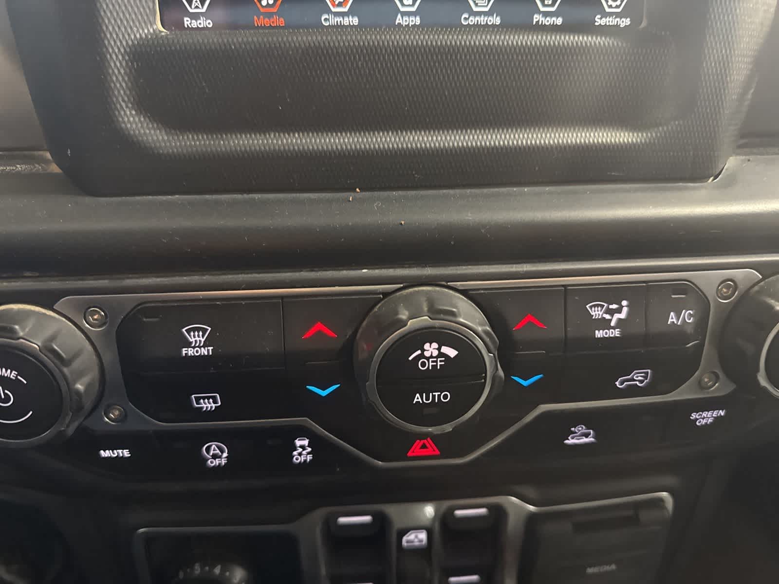 Thumbnail: 2022 Jeep Wrangler - 21