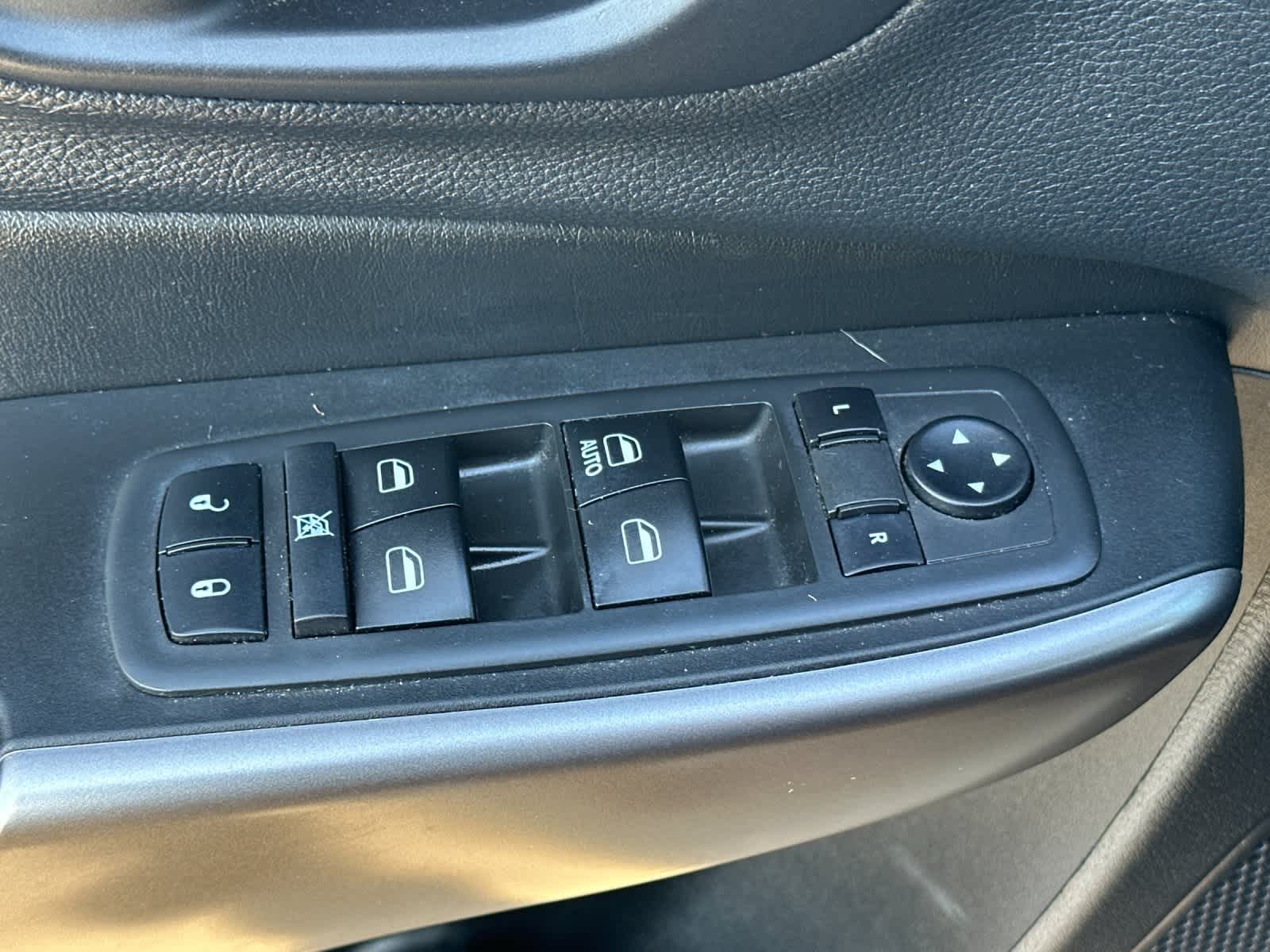 Thumbnail: 2019 Jeep Cherokee - 13