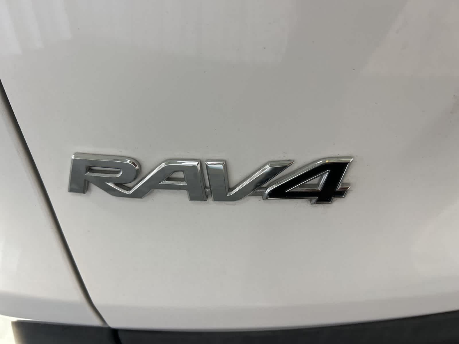 Thumbnail: 2022 Toyota RAV4 - 12