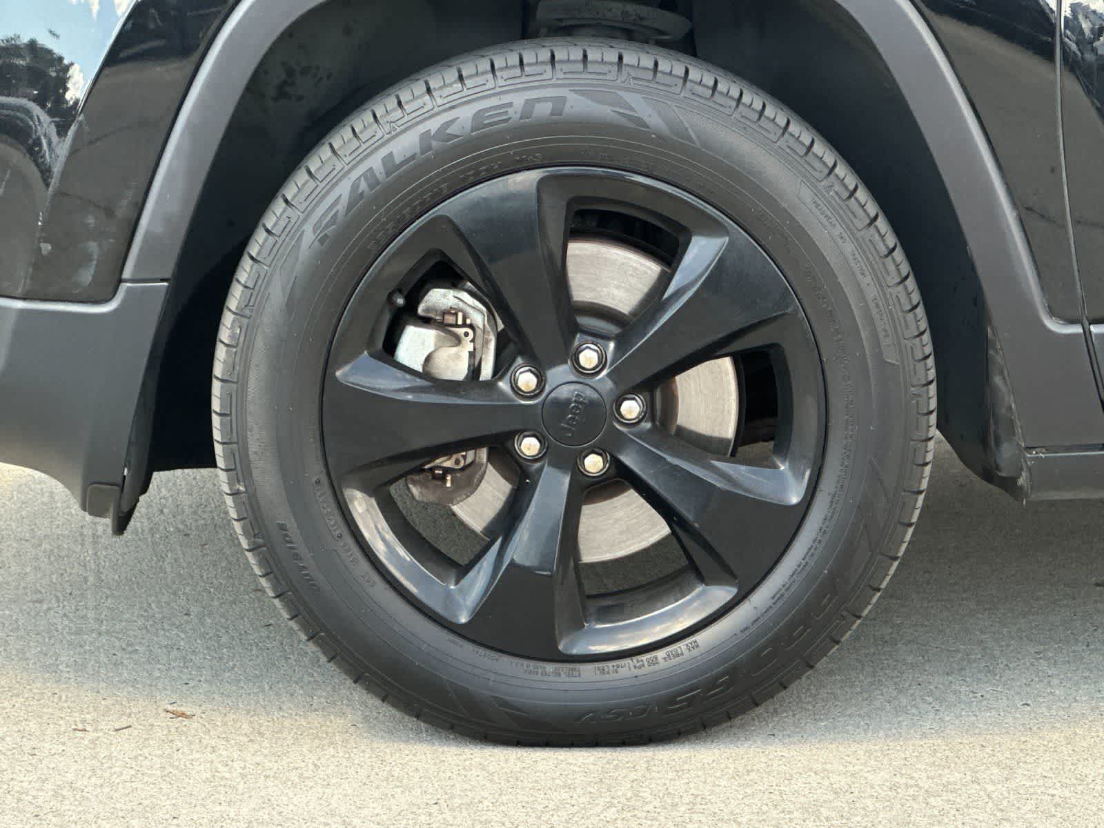 Thumbnail: 2018 Jeep Cherokee - 26