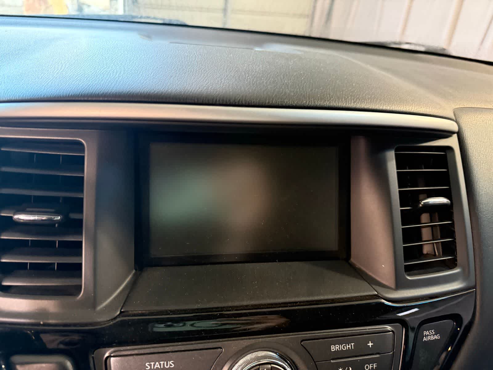 Thumbnail: 2015 Nissan Pathfinder - 24