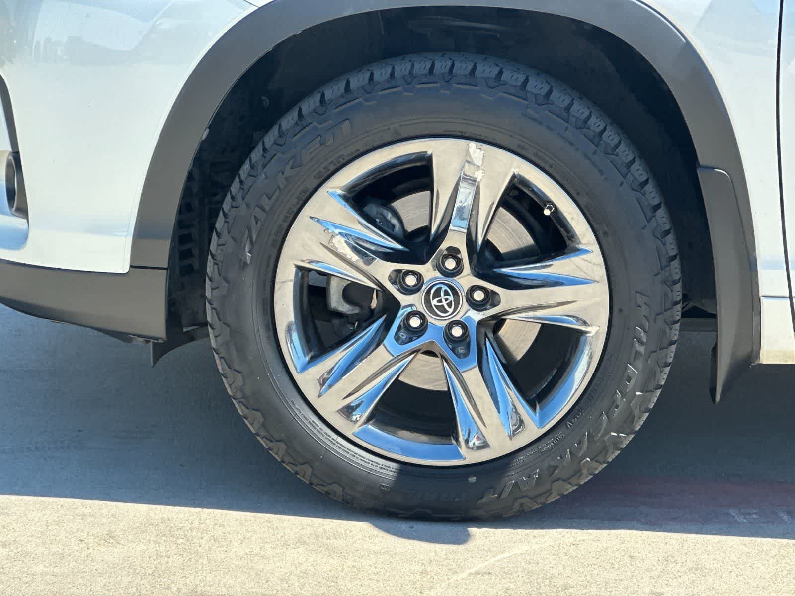 Thumbnail: 2018 Toyota Highlander - 27