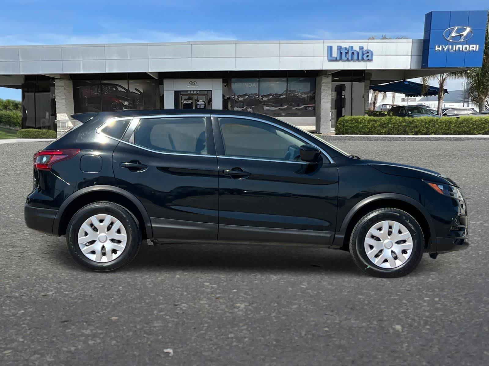 Thumbnail: 2020 Nissan Rogue Sport - 9