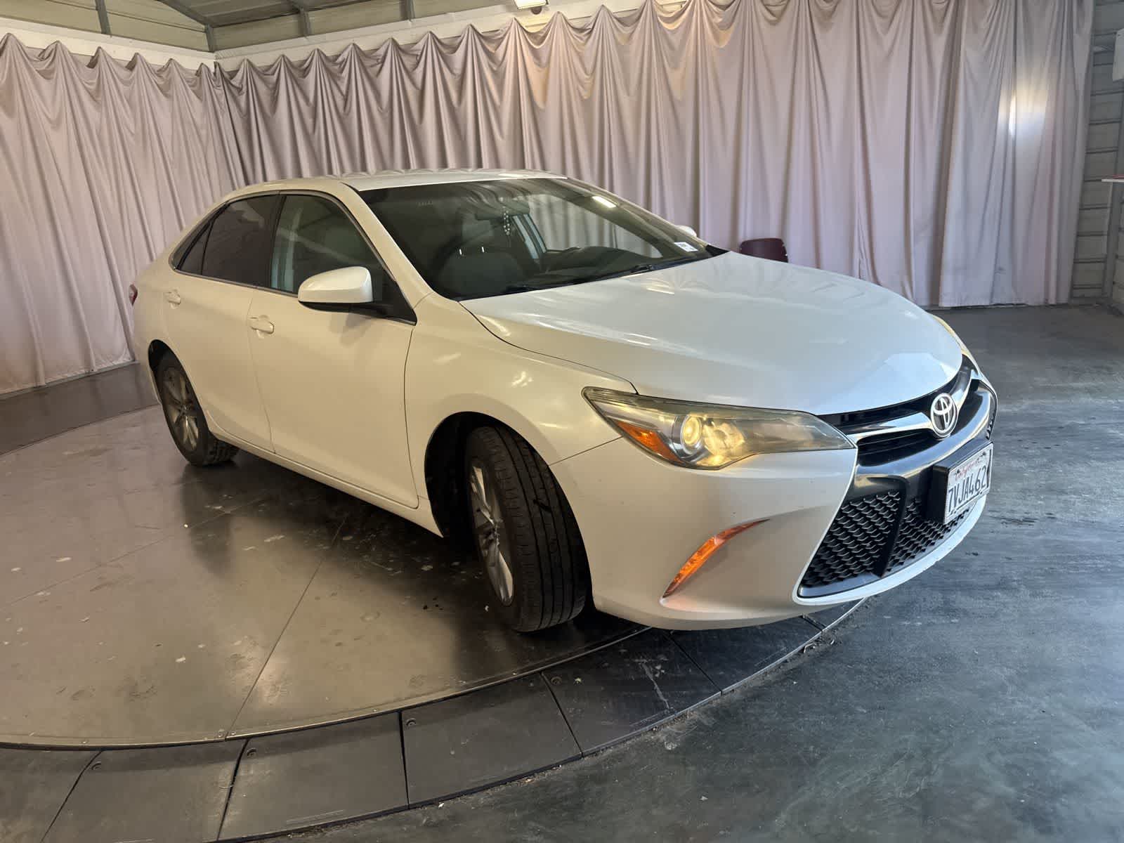 2017 Toyota Camry SE photo 2