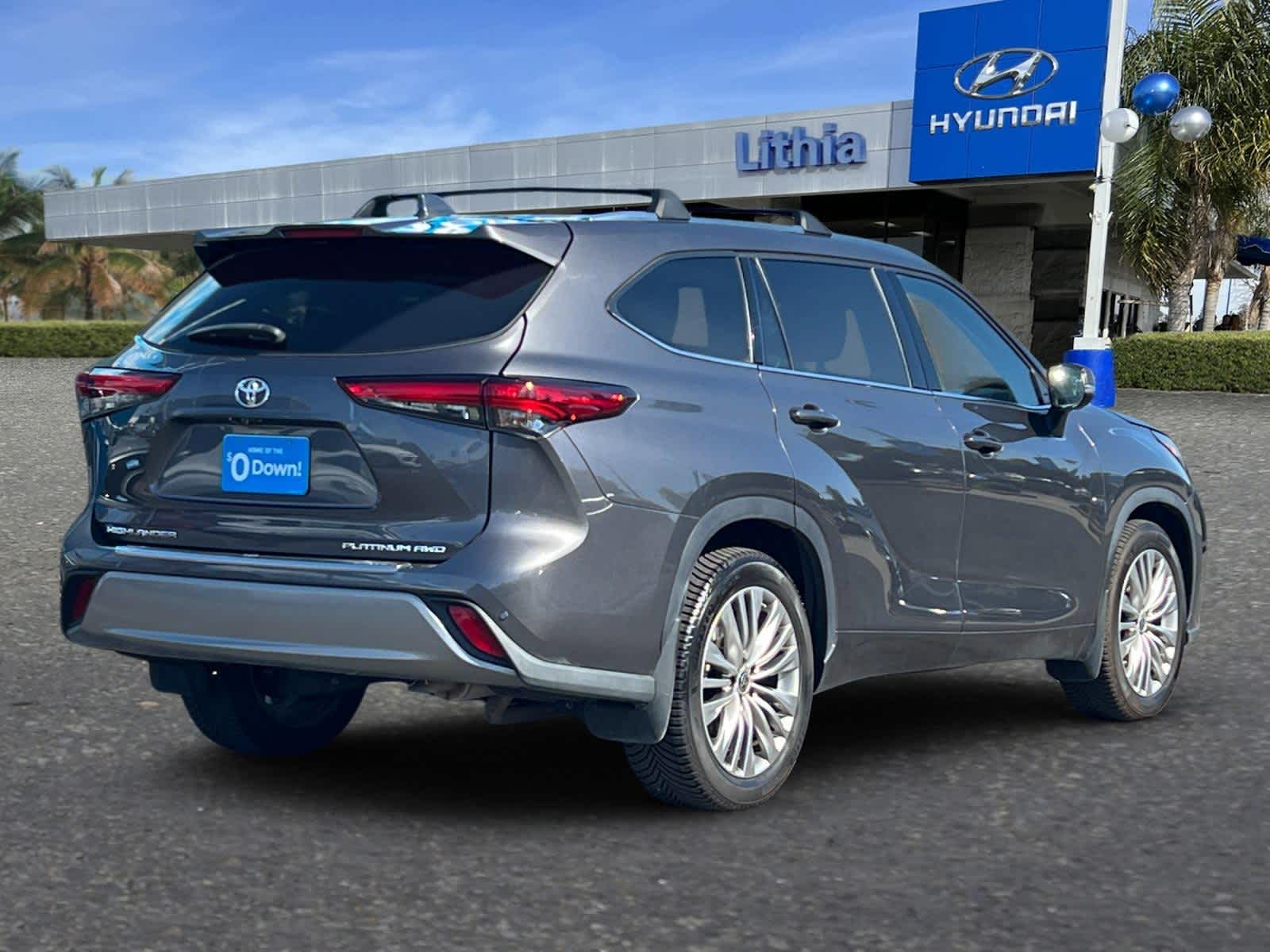 2022 Toyota Highlander Platinum photo 2