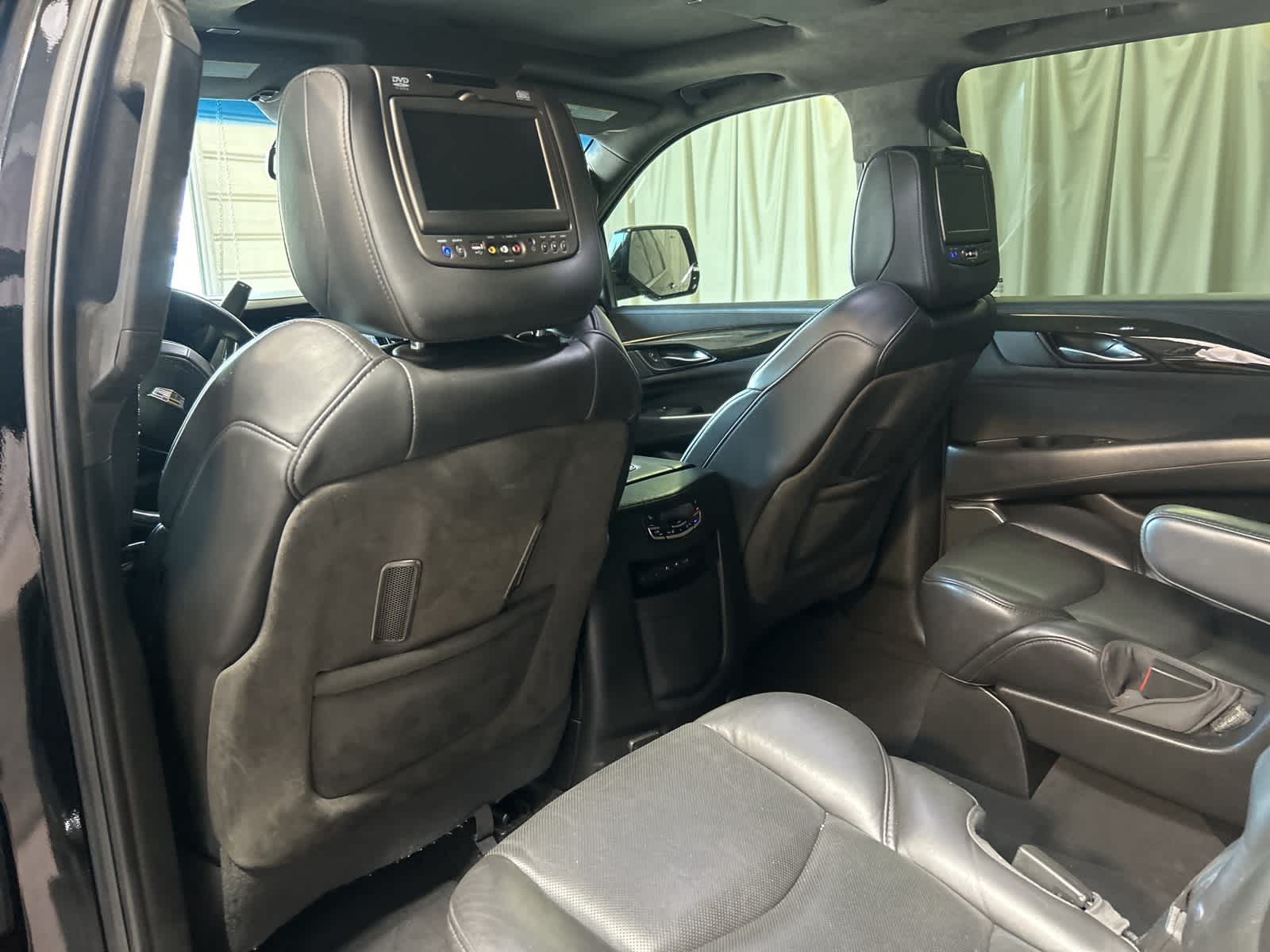 Thumbnail: 2018 Cadillac Escalade - 18
