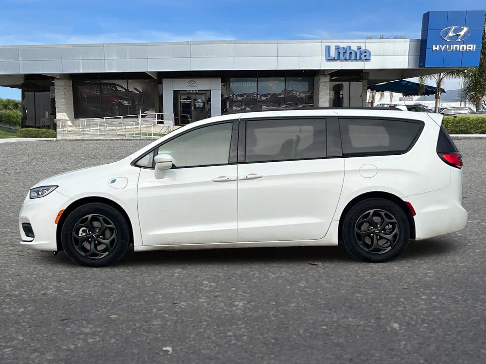 Thumbnail: 2021 Chrysler Pacifica - 6