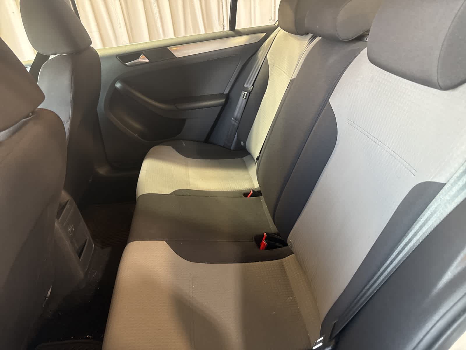 Thumbnail: 2017 Volkswagen Jetta - 12