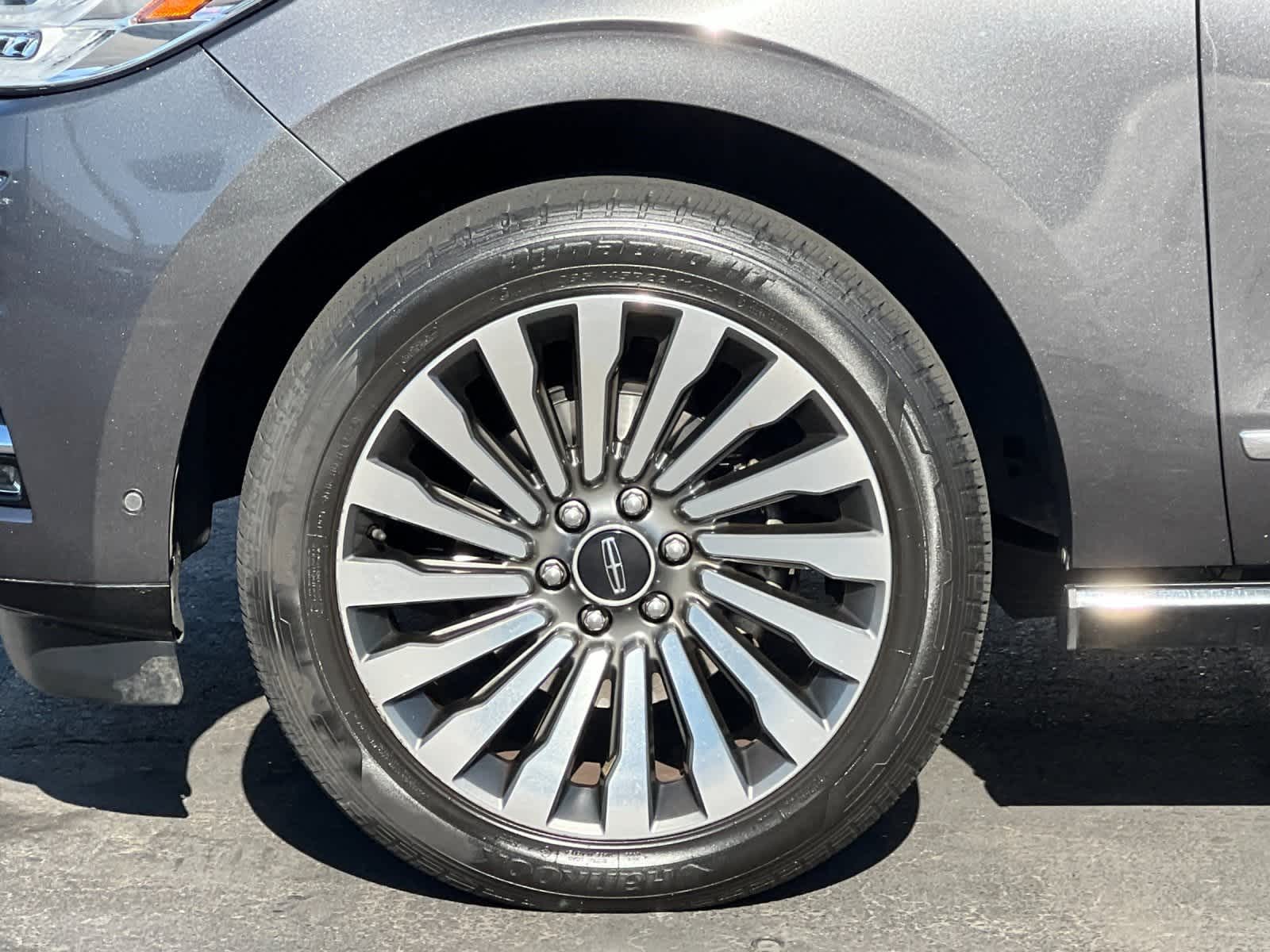 Thumbnail: 2018 Lincoln Navigator - 28
